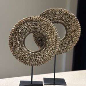 Schelpen decoratie op standaard.