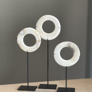 Bracelet schelp op standaard Puro Vivere Urk